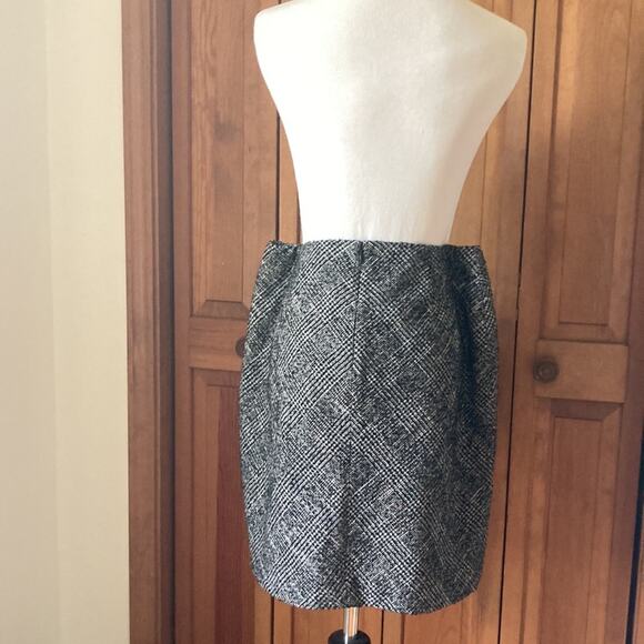 Talbots Tweed Mini Skirt, Size 10 - Picture 4 of 7